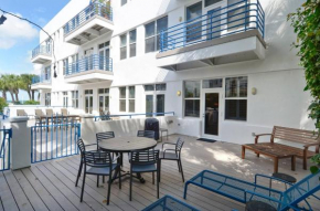 Trumans Hideaway by AvantStay Great Location w Patio Outdoor Dining BBQ Shared Pool Week Long Stays